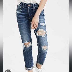 American Eagle Tomgirl Highrise stretch distressed jeans